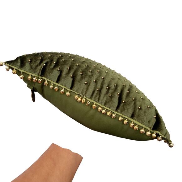 Pier 1 Green Velvet Throw Pillow Gold Beads Jingle Bell on Border Edge READ - Picture 4 of 14